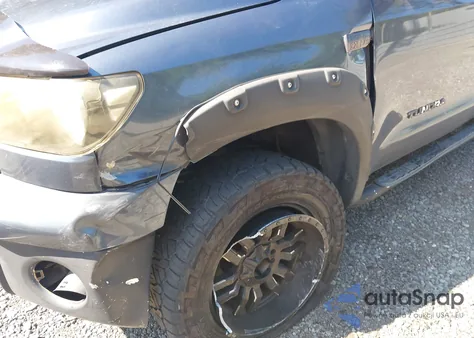 2008 Toyota Tundra Sr5 5.7L V8 z USA, uszkodzony, nr VIN 5TFBV54128X059144